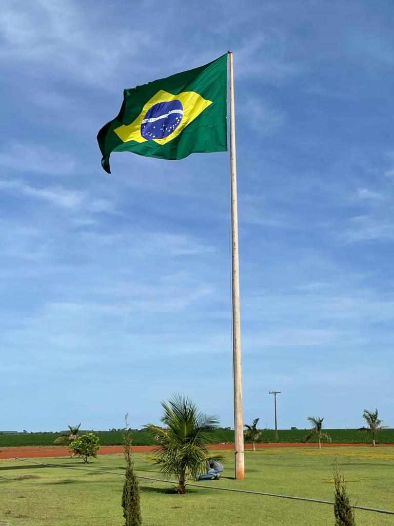 Mastro em aterramento 23m